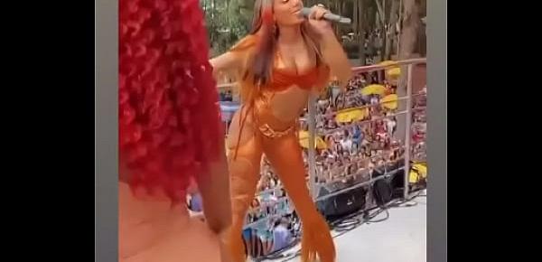  Anitta dançando com o bundao no carnaval